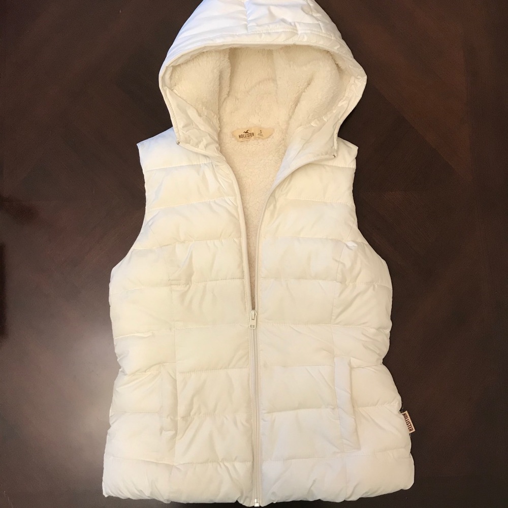 Hollister zip-up puffer vest